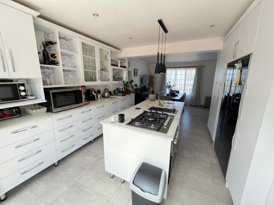 3 Bedroom Property for Sale in Cove Rock Eastern Cape